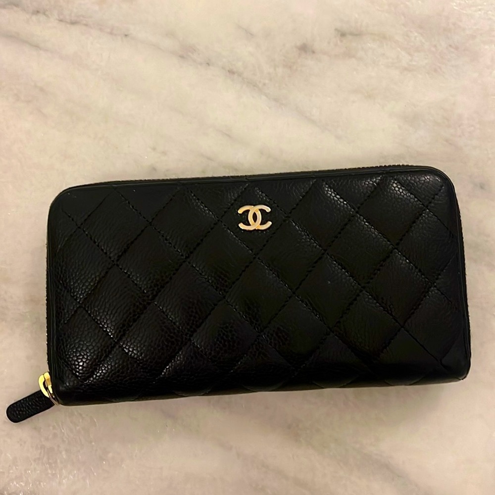 Chanel zip around continental wallet in black caviar. Authentic.
